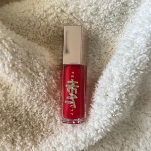 NEW Fenty Beauty by Rihanna
Gloss Bomb Heat Universal Lip Luminizer + Plumper